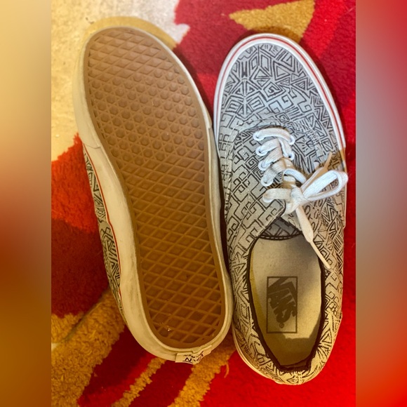 Vans Size 10, comes in Vans box. - Picture 5 of 10